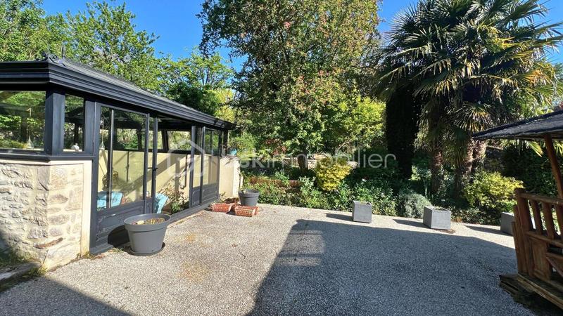 Propriété - 261 m² - 11 pièces