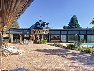 Villa - 360 m² - 6 pièces