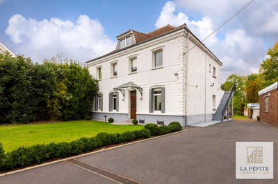 Maison - 275 m² - 7 pièces