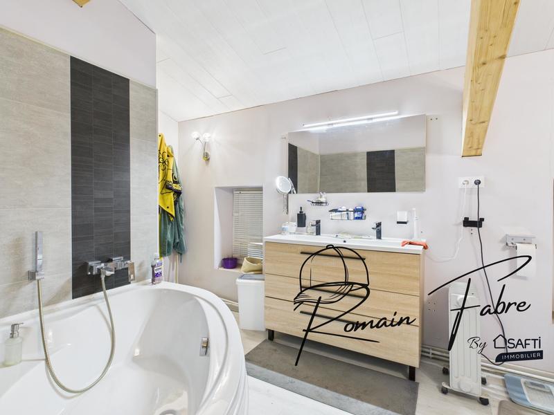 Maison - 221 m² - 5 pièces