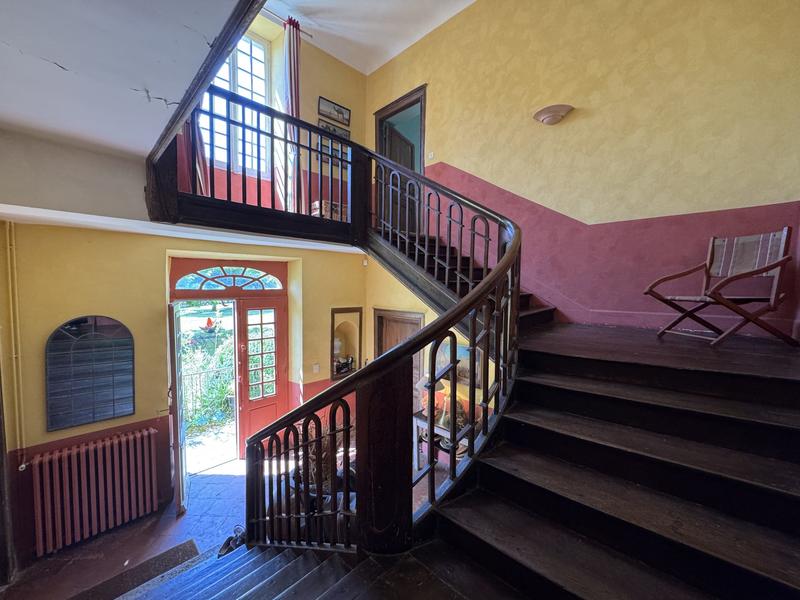 Maison - 398 m² - 12 pièces