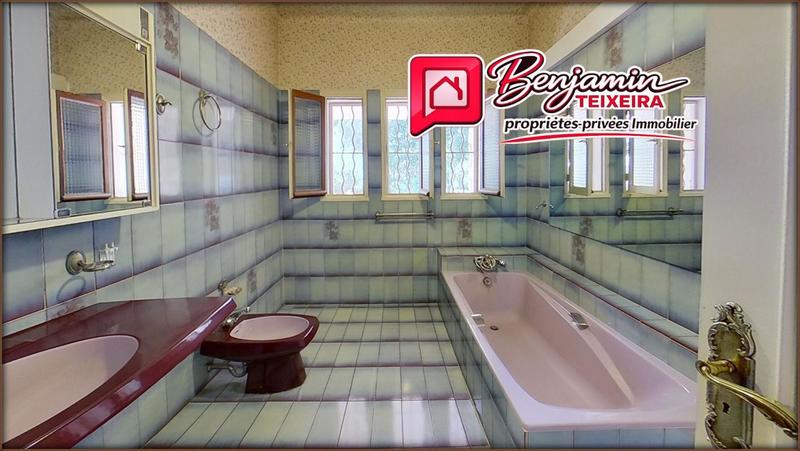 Maison - 204 m² - 7 pièces