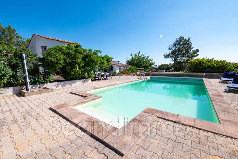 Maison - 234 m² - 9 pièces