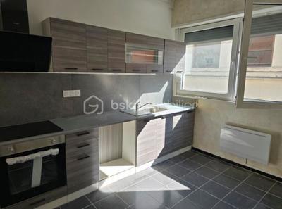 Immeuble - 1 700 m² - 45 pièces