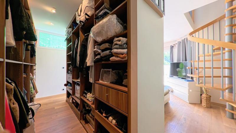 Maison - 215 m² - 9 pièces