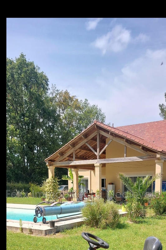 Maison - 183 m² - 7 pièces