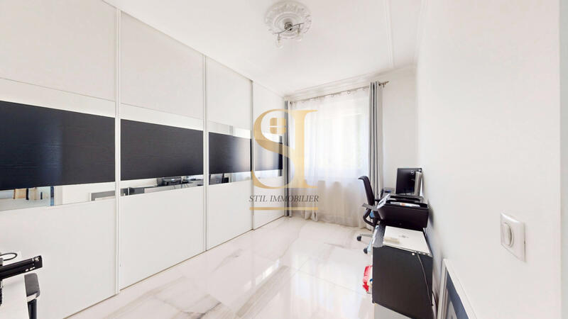 Maison - 255 m² - 9 pièces