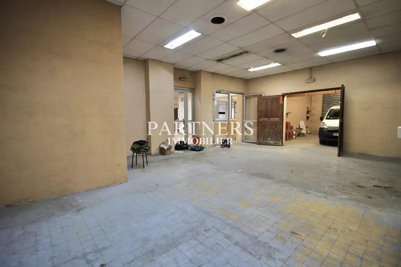 Local commercial - 486 m² - 10 pièces