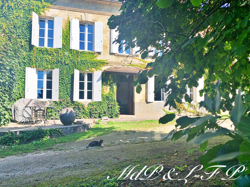 Maison - 241 m² - 7 pièces