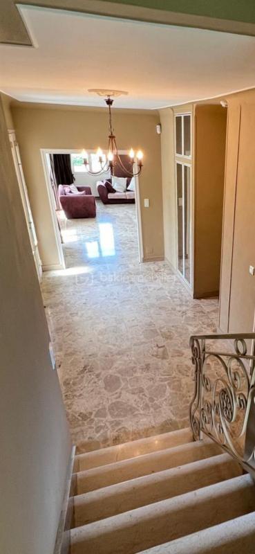 Propriété - 300 m² - 10 pièces