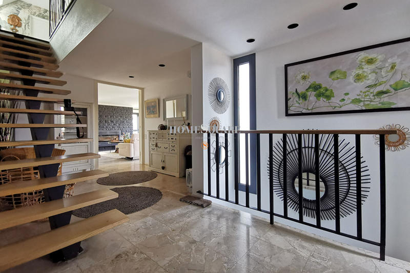 Maison - 300 m² - 8 pièces