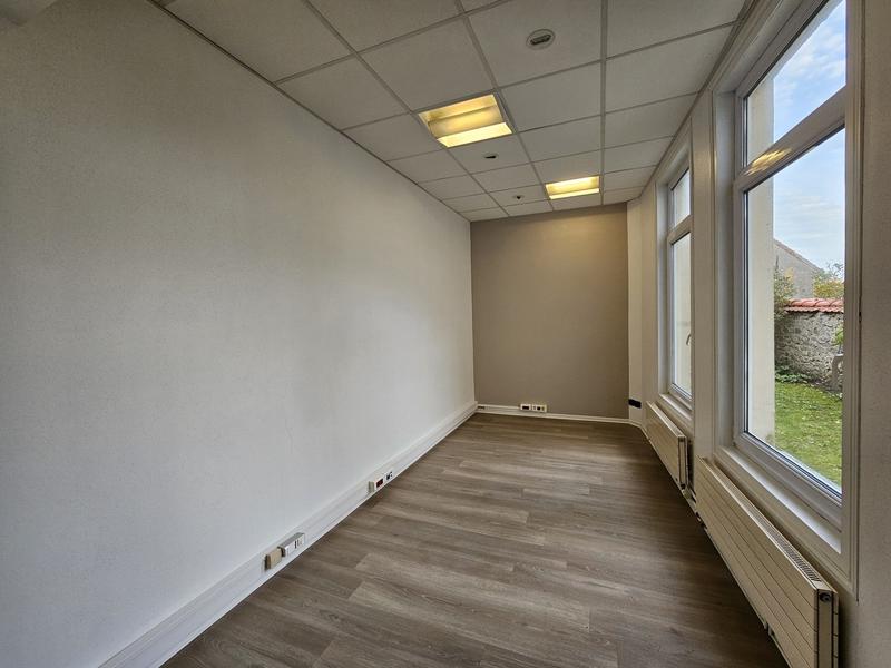 Bureau - 303 m² - 12 pièces