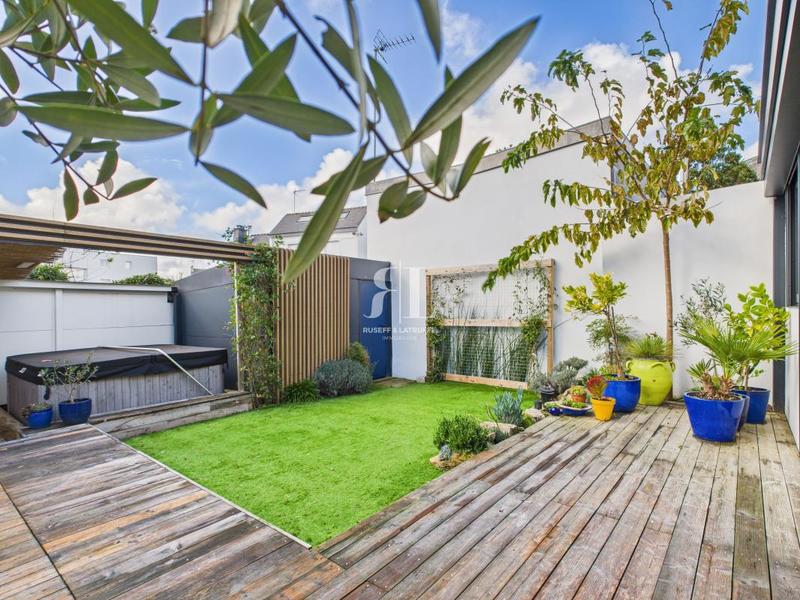 Maison - 186 m² - 7 pièces