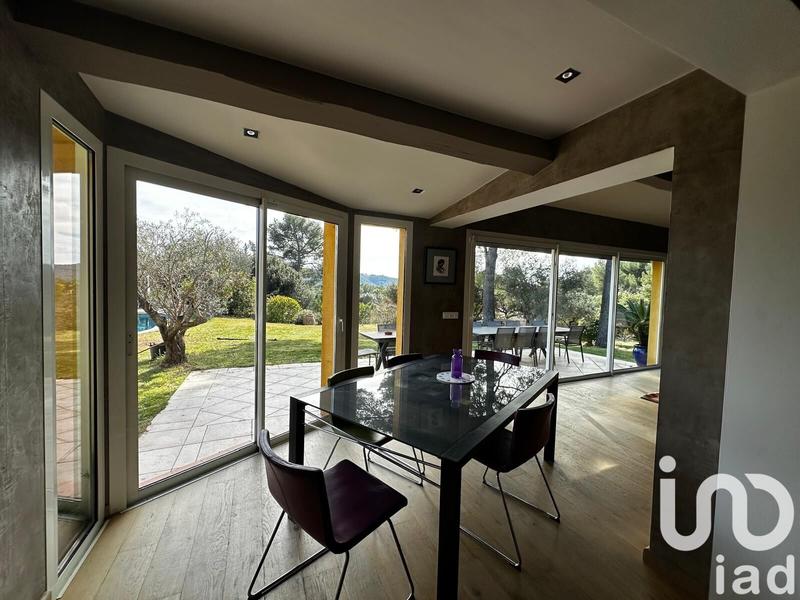 Maison - 220 m² - 7 pièces