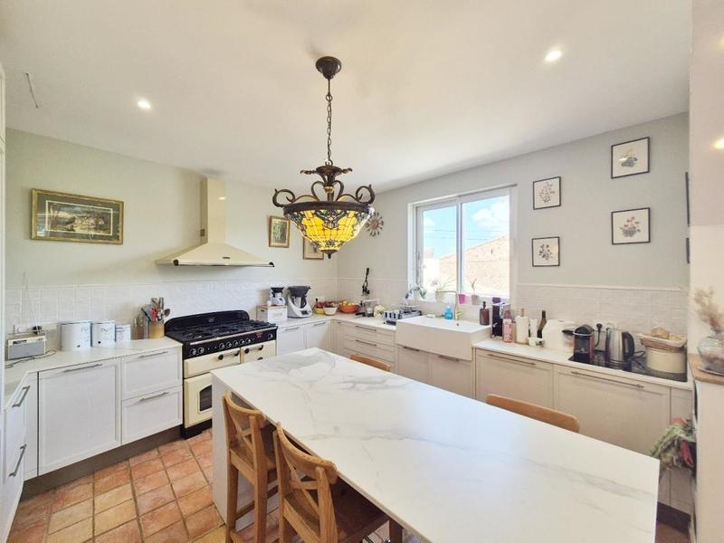 Maison - 405 m² - 15 pièces