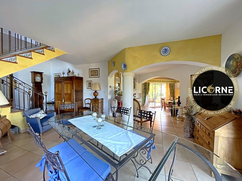 Maison - 180 m² - 7 pièces