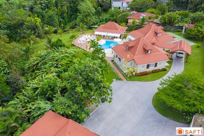 Maison - 350 m² - 10 pièces