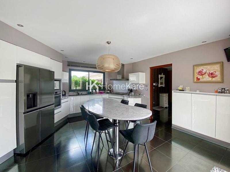 Maison - 180 m² - 7 pièces