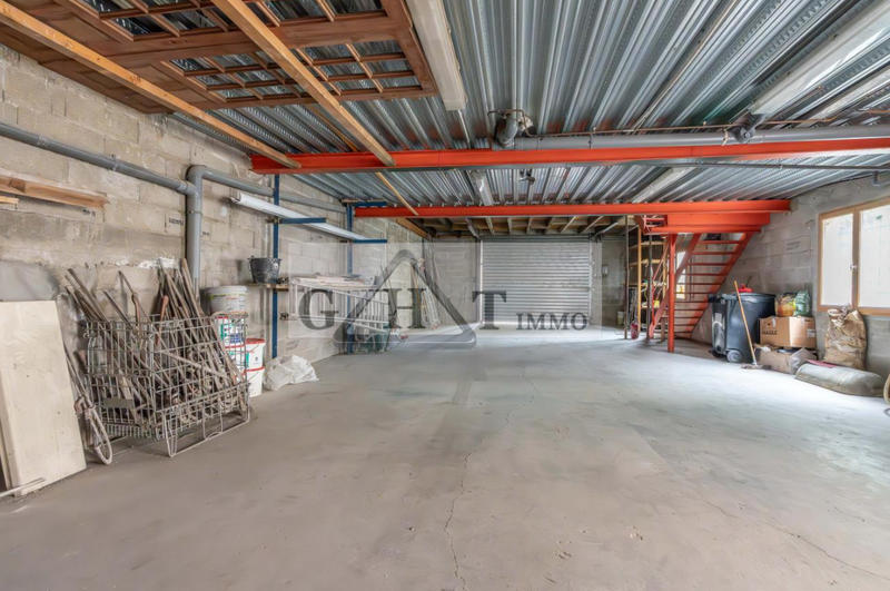 Entrepôt - 160 m²