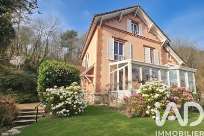 Maison - 260 m² - 8 pièces