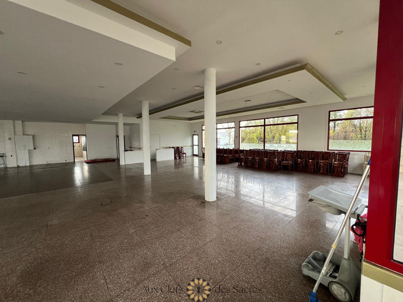 Local commercial - 2 600 m²