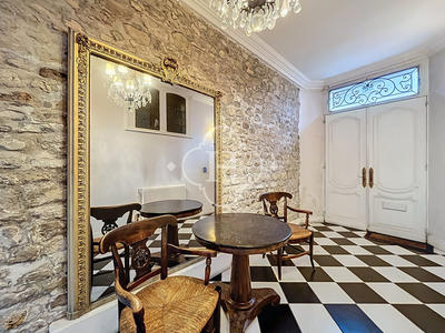 Maison - 230 m² - 8 pièces