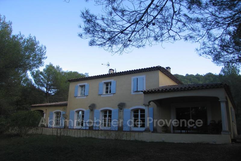 Propriété - 253 m² - 10 pièces