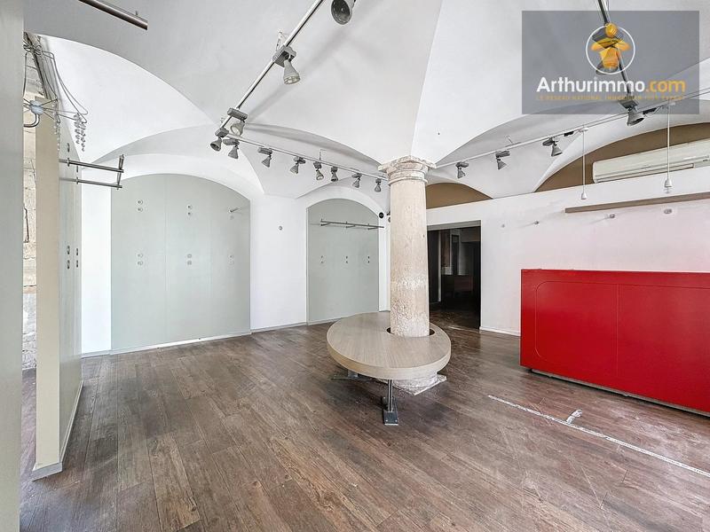 Magasins - 150 m² - 1 pièce