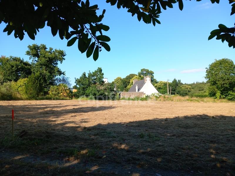 Terrain constructible - 1 047 m²