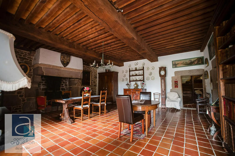 Maison - 560 m² - 14 pièces