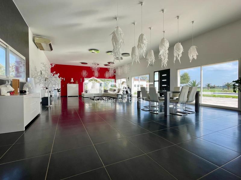 Maison - 500 m² - 9 pièces