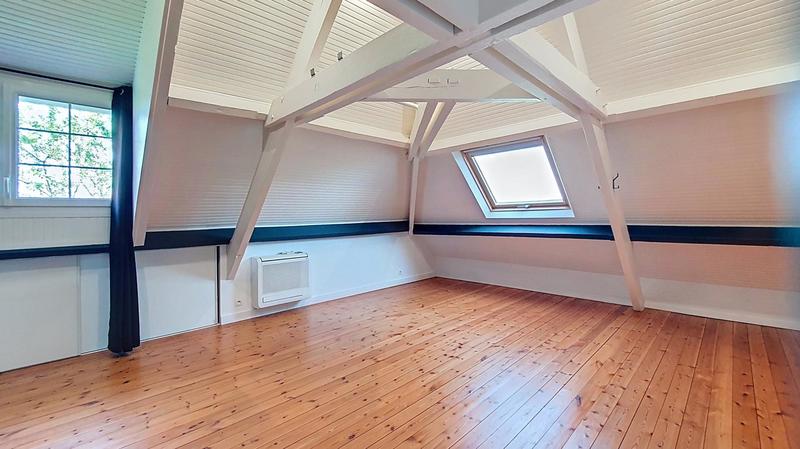 Maison - 370 m² - 10 pièces