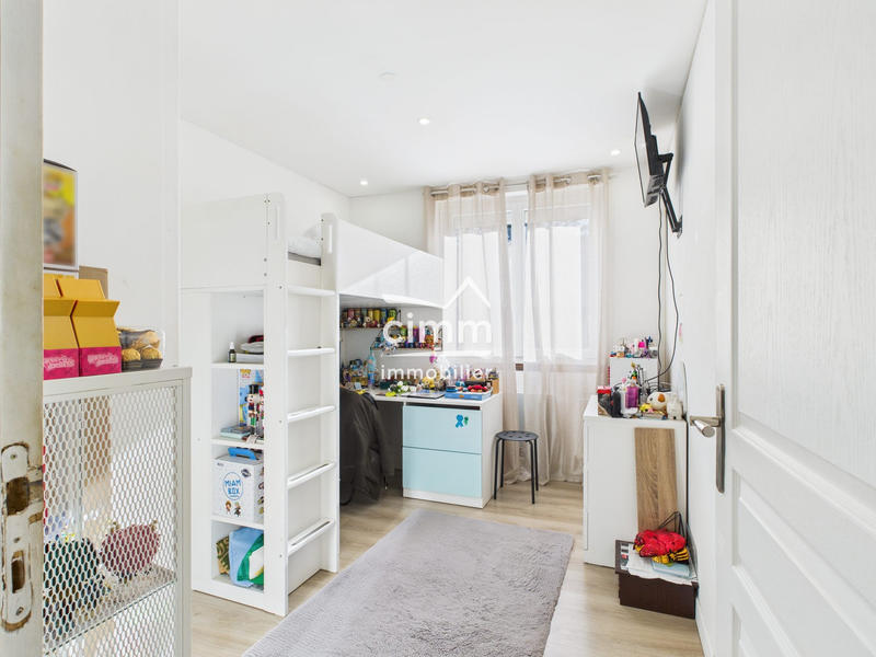 Appartement - 80 m² - 4 pièces