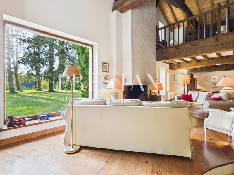 Maison - 301 m² - 9 pièces