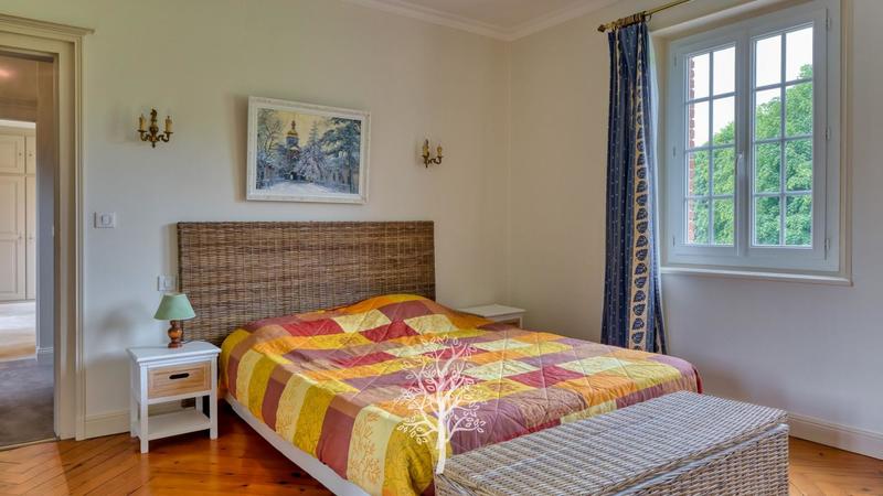 Demeure - 300 m² - 7 pièces