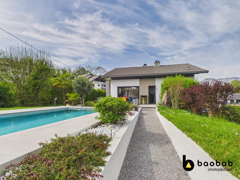 Maison traditionnelle - 240 m² - 6 pièces