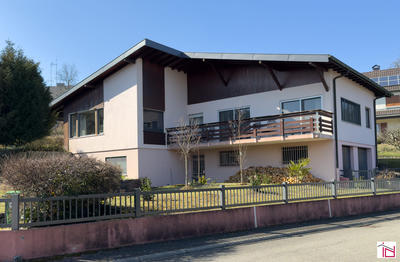 Maison - 222 m² - 6 pièces