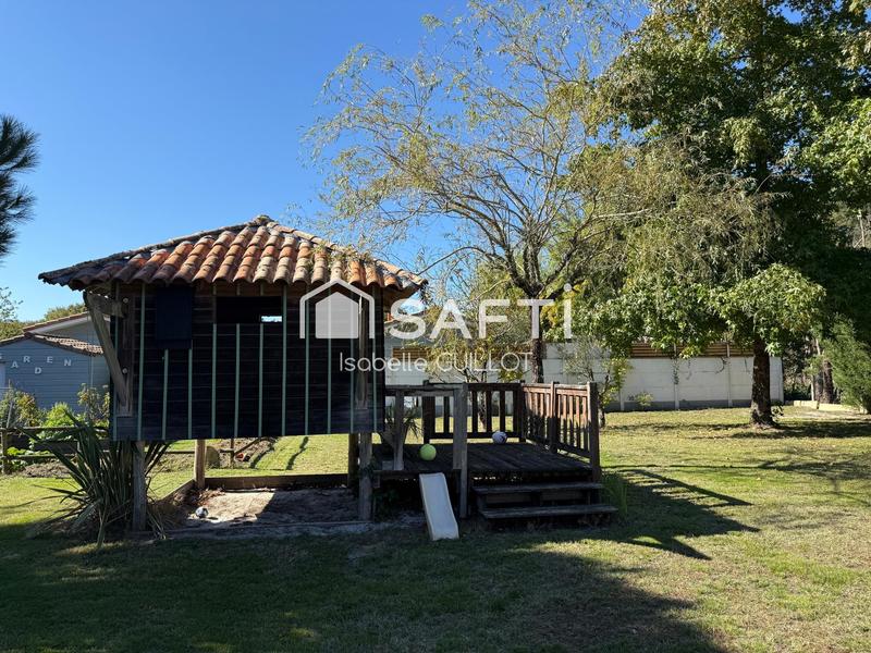 Maison - 240 m² - 7 pièces