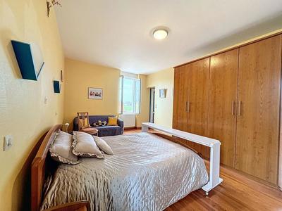 Propriété - 300 m² - 14 pièces