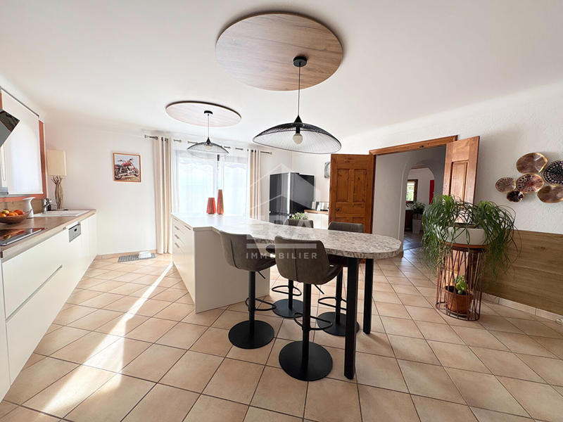 Maison - 200 m² - 7 pièces