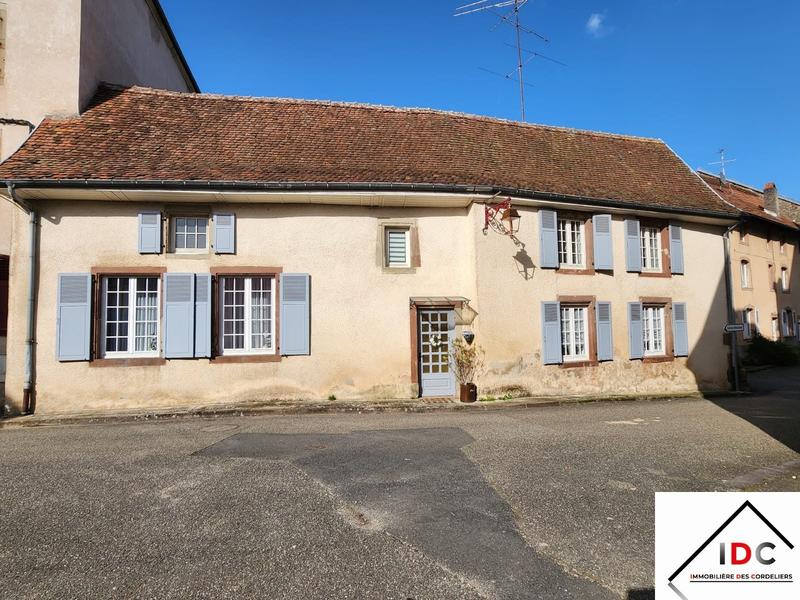 Maison - 250 m² - 9 pièces