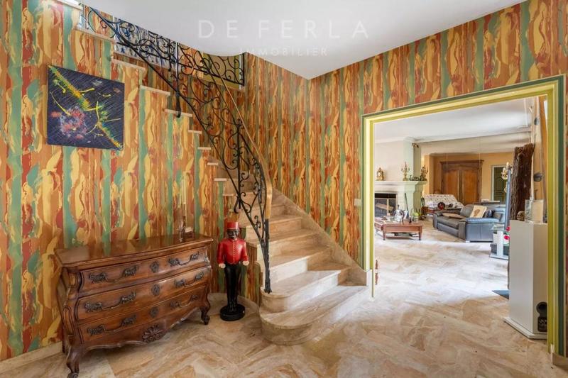 Demeure - 250 m² - 10 pièces