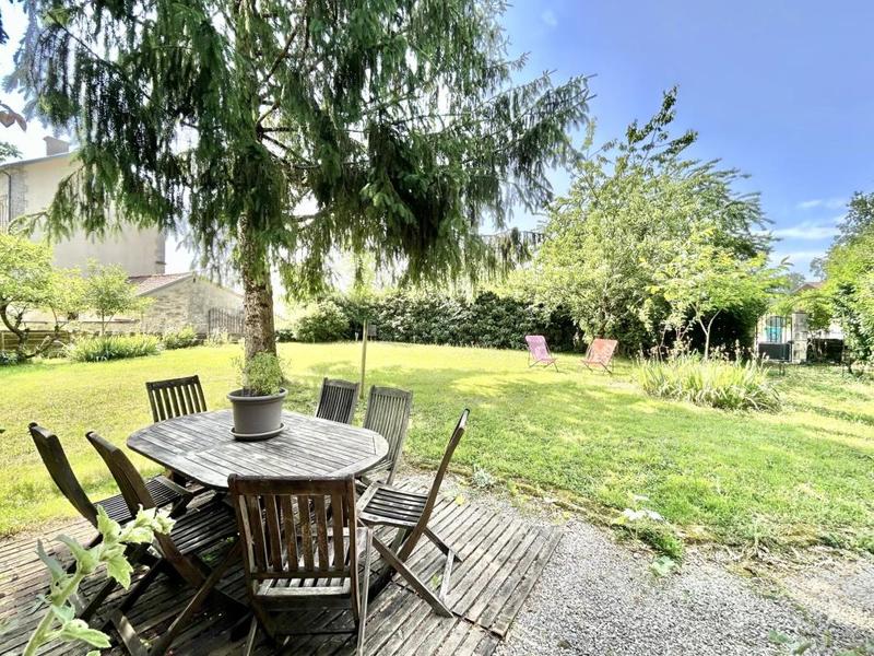 Propriété - 288 m² - 13 pièces