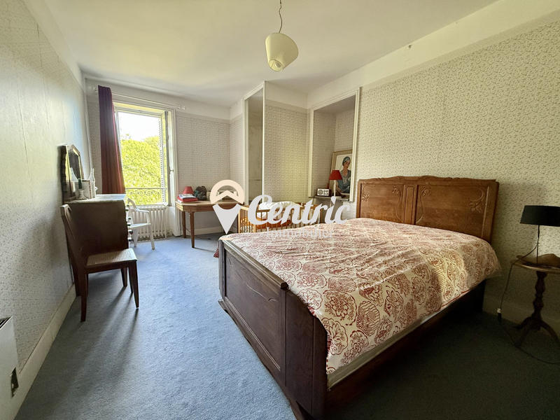 Maison - 275 m² - 13 pièces