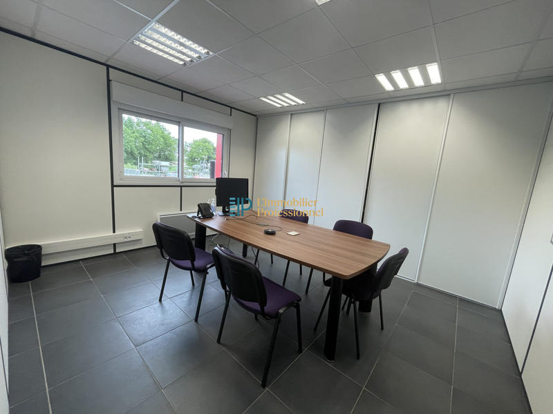 Entrepôt - 1 477 m²