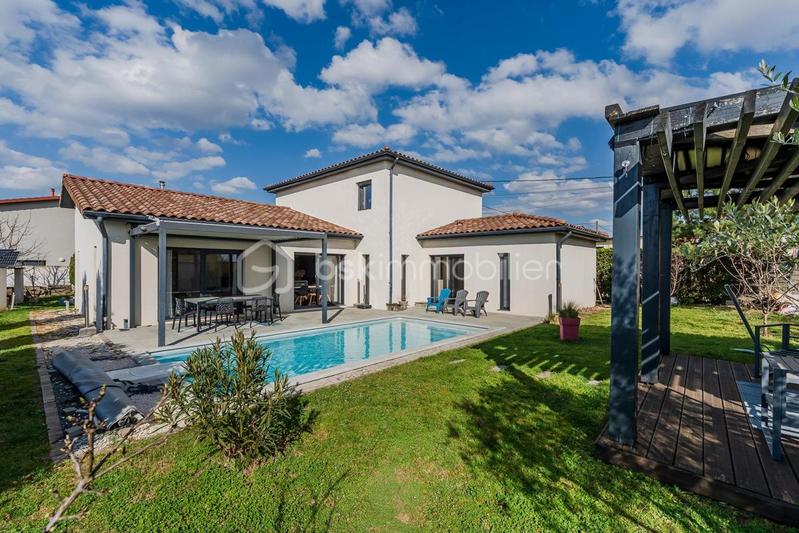 Maison - 163 m² - 5 pièces