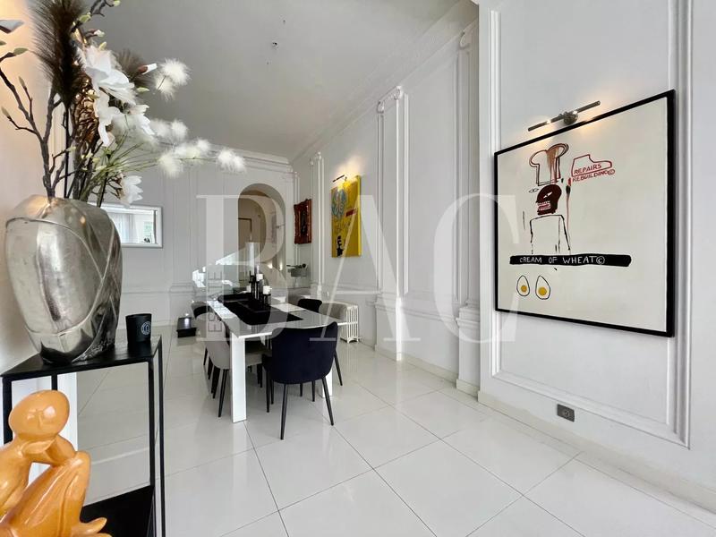 Appartement - 230 m² - 6 pièces