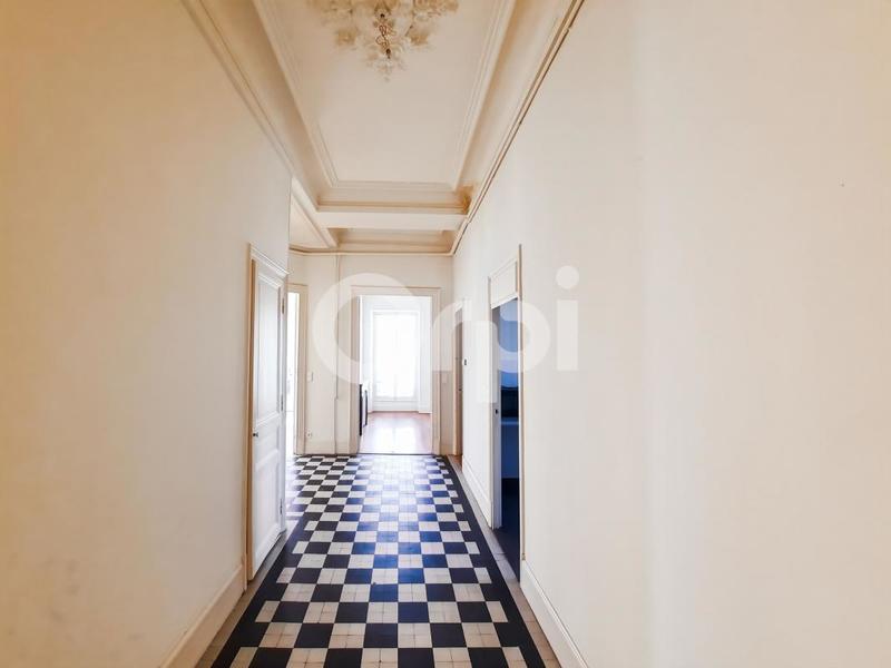 Appartement - 170 m² - 6 pièces