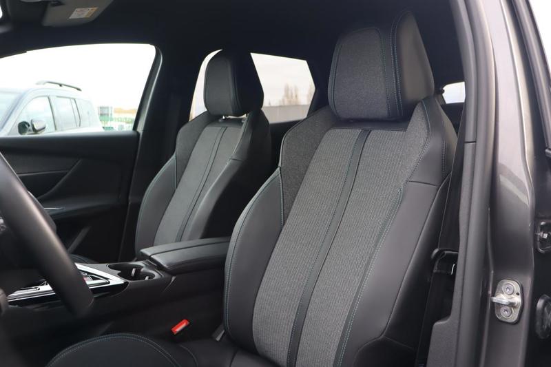 Peugeot 3008 Hybrid 225 e-Eat8 Allure Pack