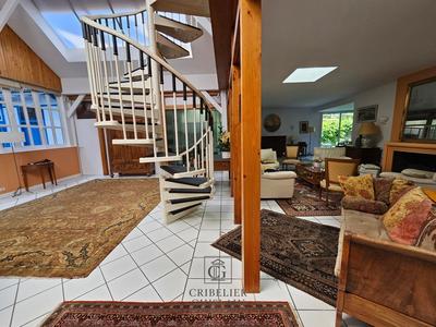 Maison - 248 m² - 9 pièces